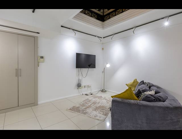 1 BEDROOM APARTMENT FOR SALE IN CAPE TOWN CITY CENTRE